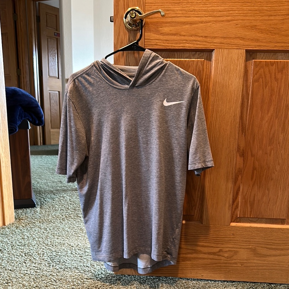 Men’s Nike Dri-Fit t shirt hoodie